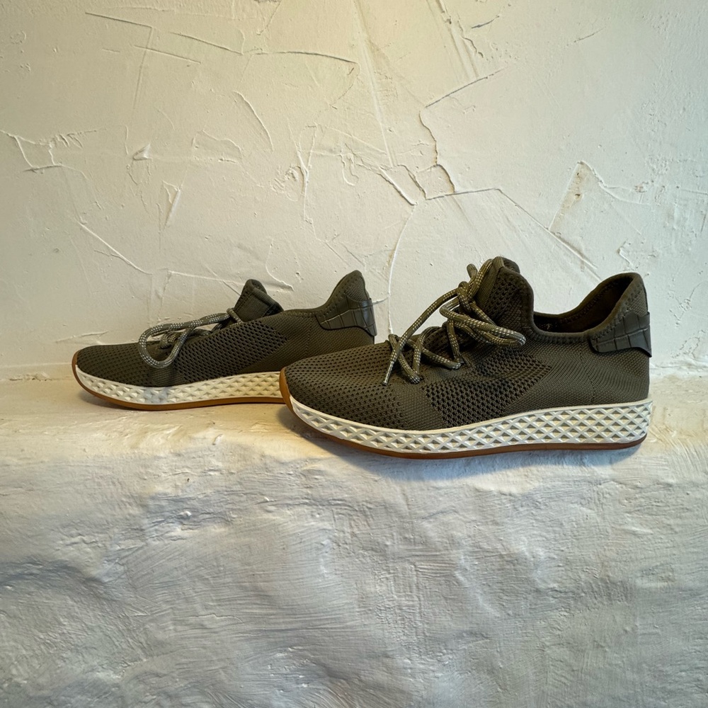 Stylish Olive Green Women’s Sneakers